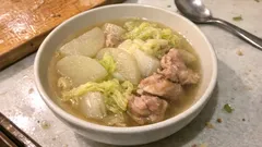 鶏ももをさっと炒めてコク増し！大根と白菜の鶏ガラスープ煮でほっと温まる