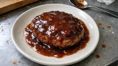 レンジだけで手早くコク深い：ケチャップ＆ウスターのデミグラス風ハンバーグソース