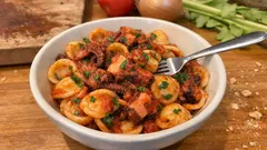 タコの旨味を2時間じっくり—オレキエッテ・アル・ラグー・ディ・ポルポの作り方