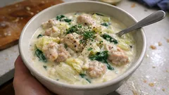 フライパン1つでほっとする味。白菜と鶏もも肉のやさしいクリーム煮