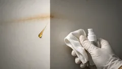 壁紙のヤニ汚れを落とす方法まとめ 中性洗剤から始める安全手順