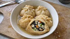 肉なしでも満足。豆腐とひじきの五目巾着煮—だしがじゅわっと染みる作り置きおかず