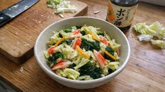 白菜とカニカマをポン酢でさっぱり和える—みかんの皮がふわっと香る副菜