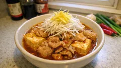 豚肉と厚揚げで手早く一品:豆板醤が香るピリ辛肉豆腐