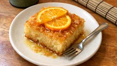 オレンジ香るギリシャ菓子「ポルトカロピタ」—焼いたフィロにシロップを染み込ませるしっとりケーキ