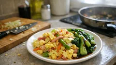 オイスターソースで味が決まる：野菜たっぷり卵炒めの手早いレシピ