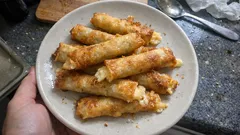 余った餃子の皮でカリッと！とろけるチーズスティックの揚げ焼きレシピ