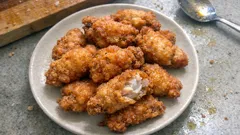 居酒屋みたいにカリッとジューシー:手羽中の唐揚げは温度を変えて二度揚げがコツ