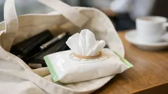 ウェットティッシュが連なって出る悩み、輪ゴム1本で止める簡単ワザ