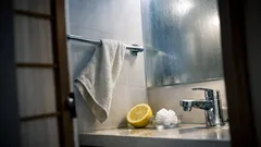 浴室の嫌なニオイを一日中防ぐ4つのコツ:湿気・タオル・水垢・換気で解決