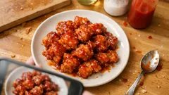 冷めた唐揚げがしっとり復活：鍋ひとつで作る甘酢あん絡め（ケチャップ入り）