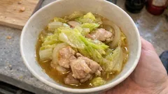 白菜がくたっと甘い、鶏もも肉のだし煮——切り方で味しみが変わる簡単レシピ