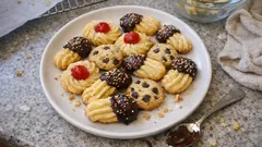 バターなしでも軽くサクッと：サラダ油で作る絞り出しクッキー（ココアグレーズ付き）