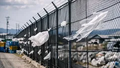 風で飛ぶプラごみを止めるリターネットとは 埋立地の「最後の一線」をわかりやすく解説