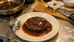 マヨネーズが隠し味：冷めてもしっとりジューシーな定番ハンバーグの作り方