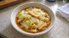 めんつゆで手早く味が決まる:白菜と油揚げのやさしい煮物