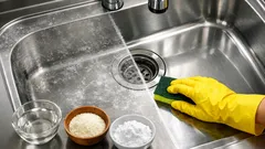 シンクの水垢を酢とクエン酸で落とす方法、順番とコツを解説