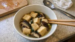 火を使わない副菜：高野豆腐としいたけのレンジ煮、だしがじゅわっと染みる作り方